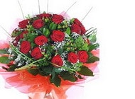 Sizlere �zel farkl� bir tanzim modeli  13 adet saf k�rm�z� bakara g�l buketi