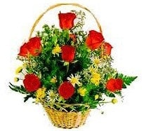 Ankarade farkl� bir �i�ek firmas� �r�n�   sepet i�erisinde 11 adet k�rm�z� g�l