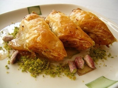 Ankara �i�ek�ilik g�rsel �i�ek modeli firmam�zdan  taze , kaliteli ve s�per tatta 1 kilo f�st�kl� ��biyet - baklava tatl� g�nder