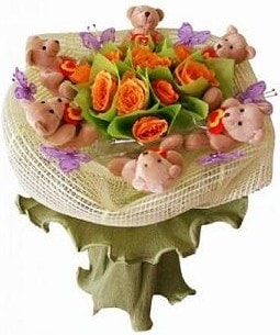 6 adet pelu� ay�c�k ve 12 adet yapay g�l 